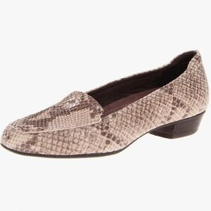 Clarks‎ Collection Natural Snake Leather Loafers Women’s Size 9M Flats